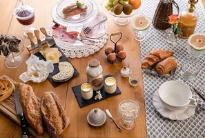 Café da manhã continental grátis todos os dias