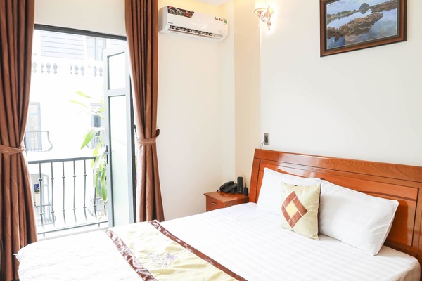 Camera doppia | Minibar, una scrivania, insonorizzazione, ferro/asse da stiro