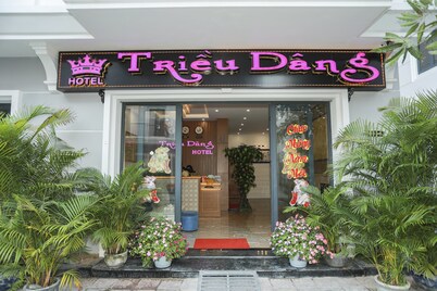 Khách sạn Triều Dâng