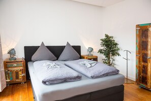 أسرّة أطفال/رضّع وواي فاي مجانًا وملاءات أسرّة