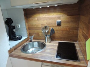 Fridge, microwave, coffee/tea maker, electric kettle