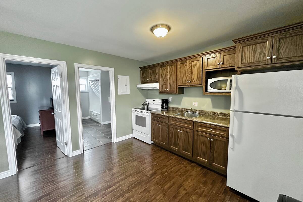 deluxe suite, 2 bedrooms, non smoking, kitchen | private kitchen