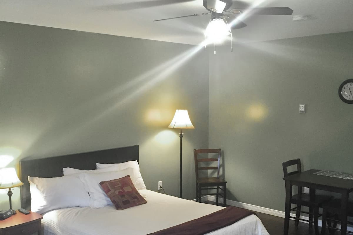 Estúdio básico | Wi-Fi de cortesia, roupa de cama