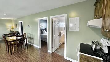 Deluxe Suite, 2 Bedrooms, Non Smoking, Kitchen | Living area