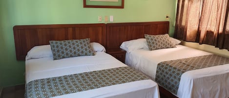 Escritorio y espacio para trabajar con laptop