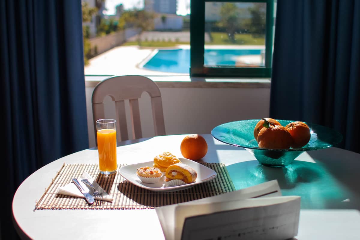 Standard Apartment, 1 Bedroom, Balcony | In-room dining