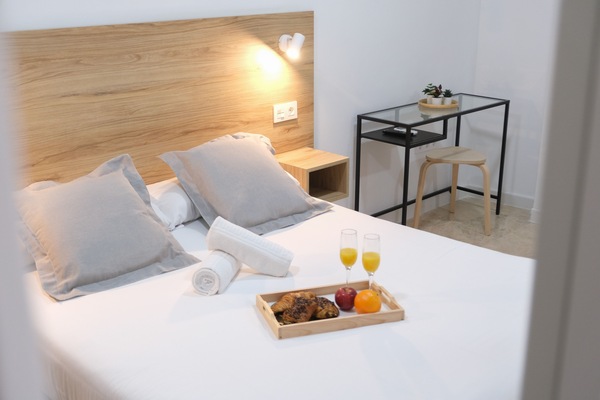Family Quadruple Room, Non Smoking, Shared Bathroom | Desk, blackout drapes, free WiFi, bed sheets