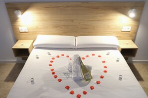 Standard Double Room, 1 Double Bed, Non Smoking, Shared Bathroom