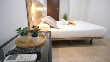 Familie vierpersoonskamer, niet-roken, gedeelde badkamer | Een bureau, verduisterende gordijnen, gratis wifi, beddengoed