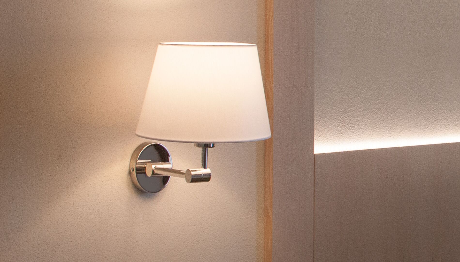 Uma luminária de parede com base cilíndrica e cúpula cônica.