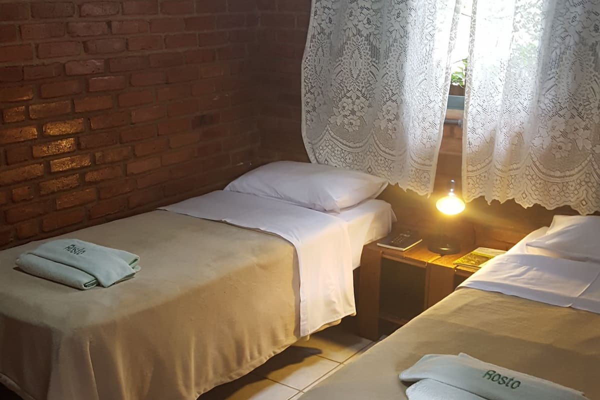 standard room, non smoking | 1 bedroom, minibar, bed sheets