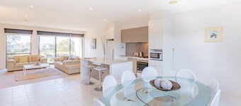 Three-Bedroom Apartment - Pool and Tennis Court Access