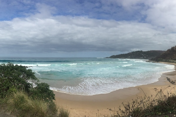 One minute to the beach