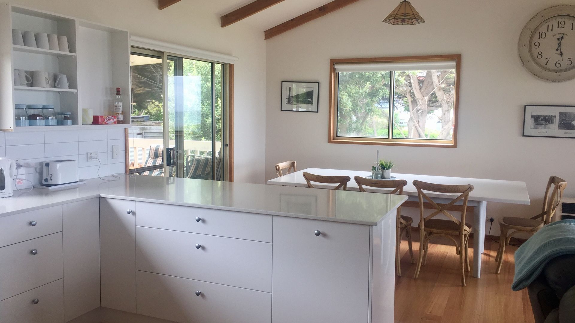 Hillington Ocean Views - a minute walk to the BEACH!!