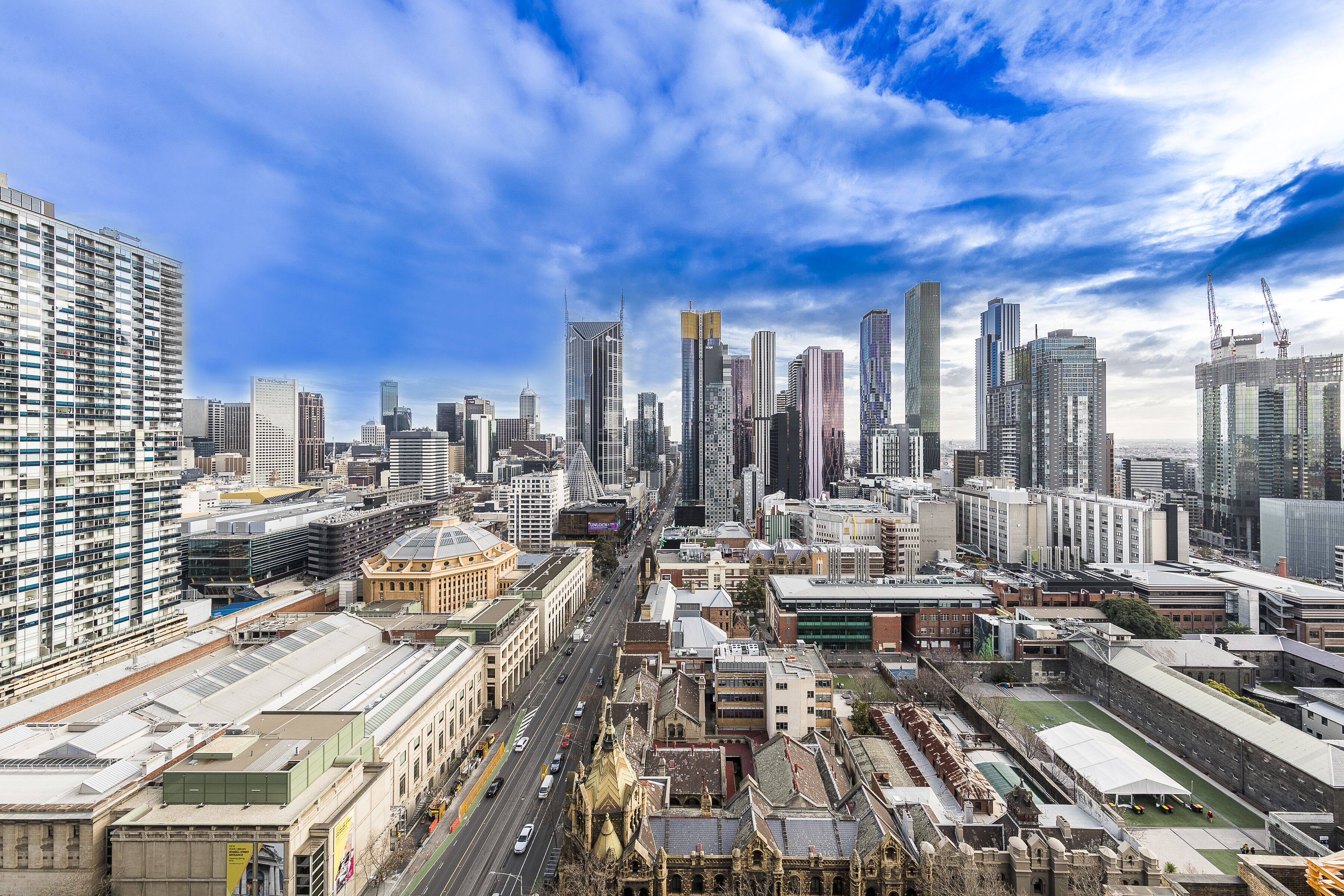 Panoramic views of Melbourne from Luxury CBD Suite
