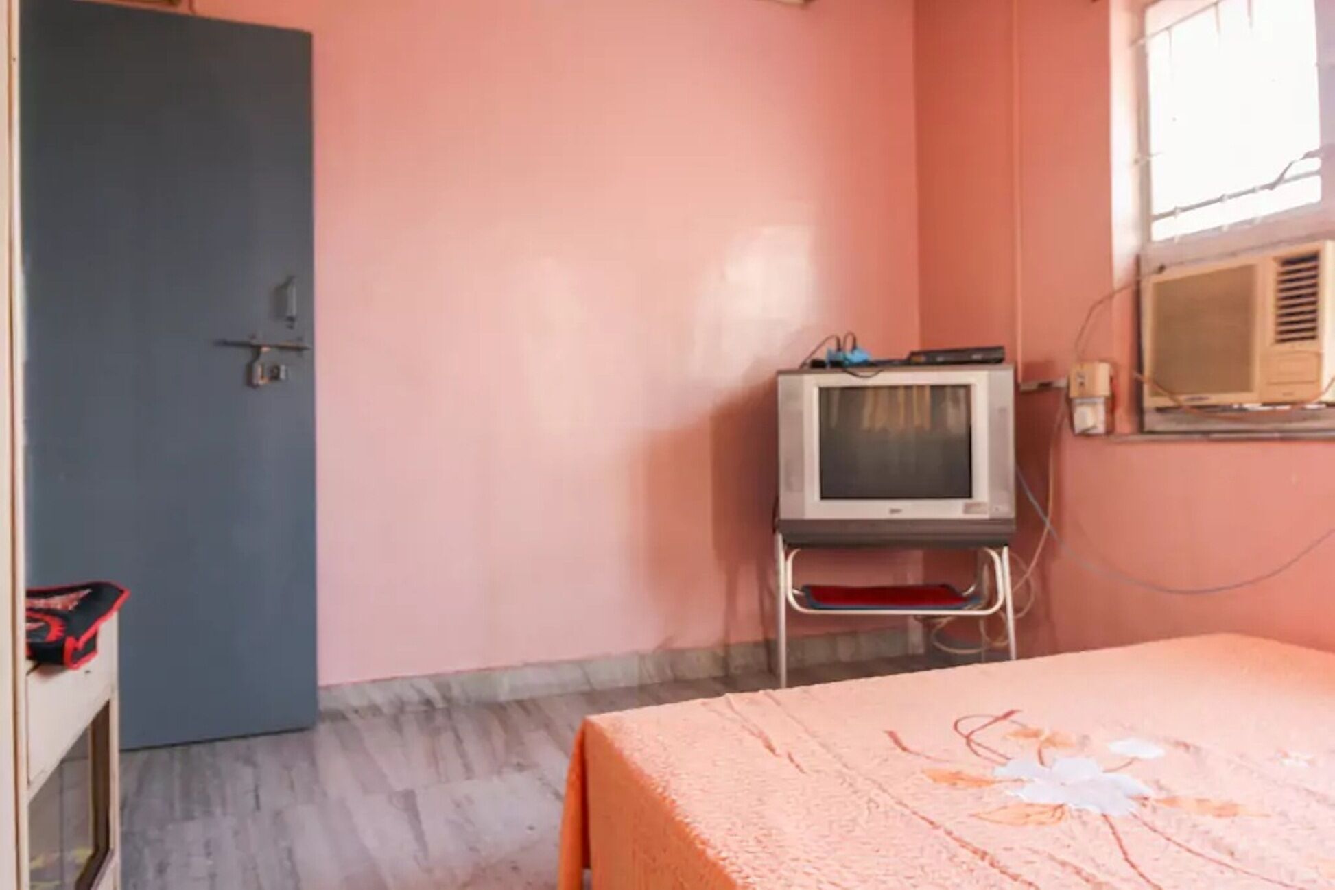 HOME COMFORT AT BUDGET PRICE NEAR MARKET