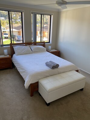 4 bedrooms, iron/ironing board, Internet, bed sheets