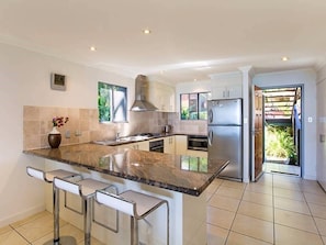 Fridge, oven, stovetop, dishwasher