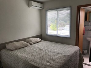 3 habitaciones, tabla de planchar con plancha, wifi y ropa de cama