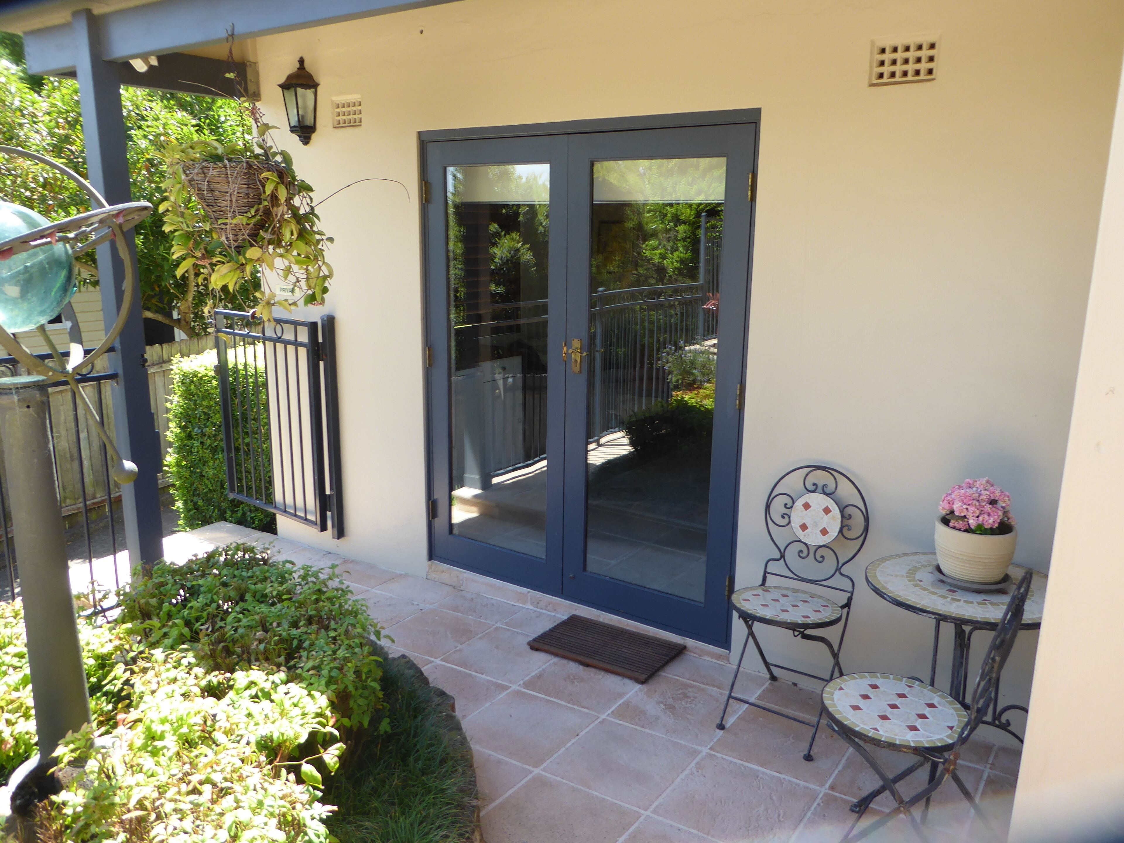 Private Studio below Stunning Heritage Cottage with own entrance — image 13