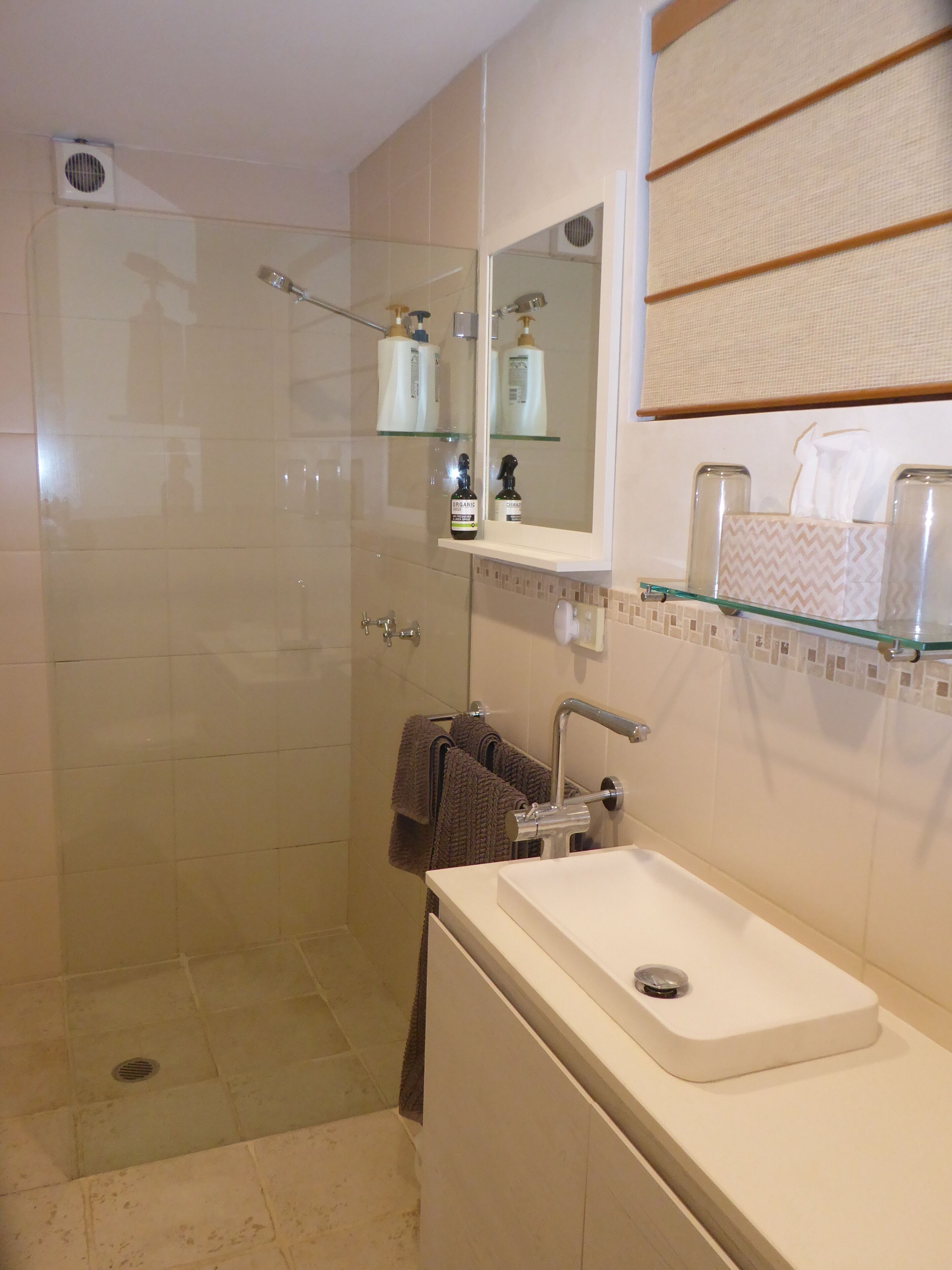 Private Studio below Stunning Heritage Cottage with own entrance — image 9