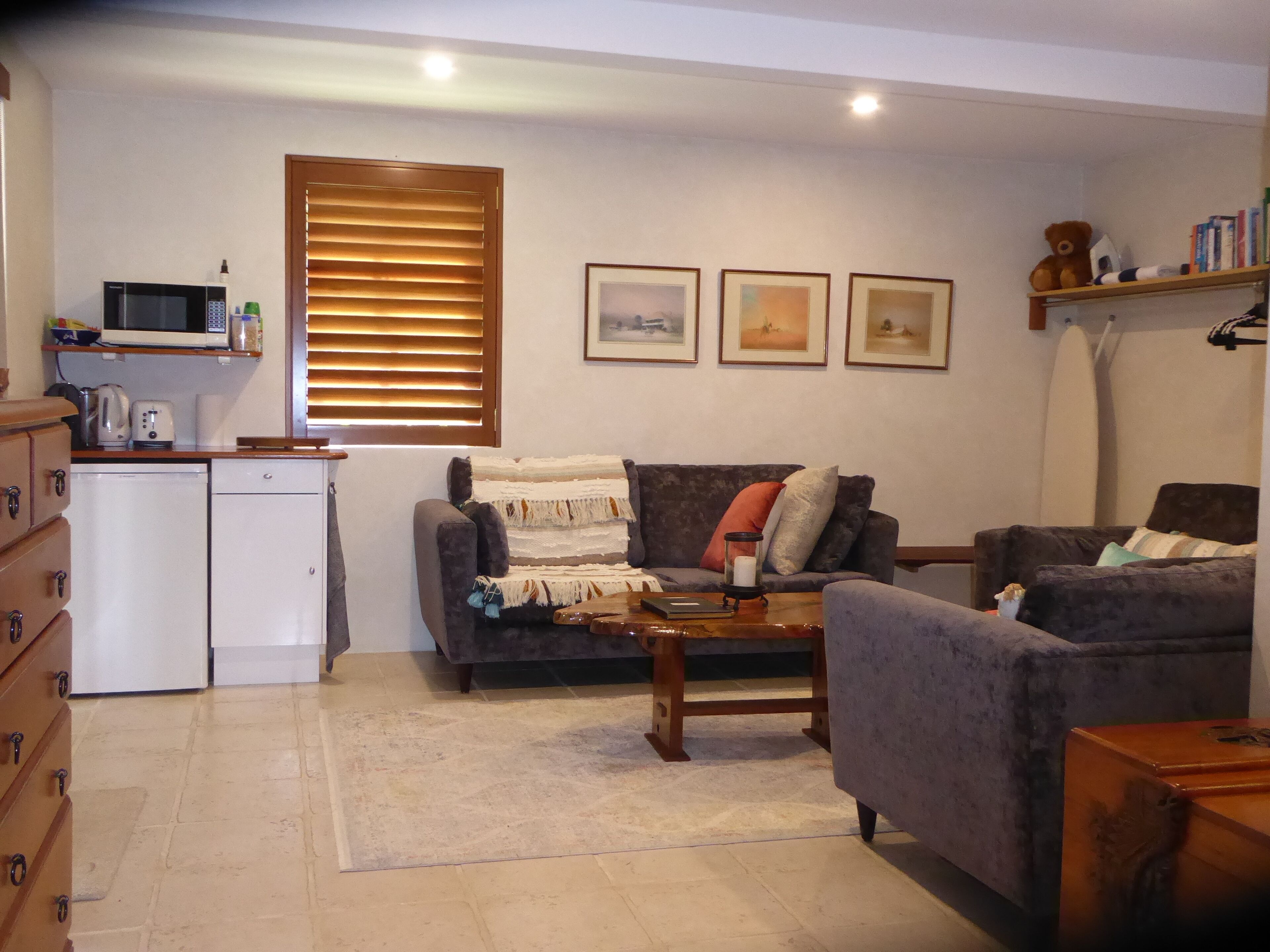 Private Studio below Stunning Heritage Cottage with own entrance — image 7