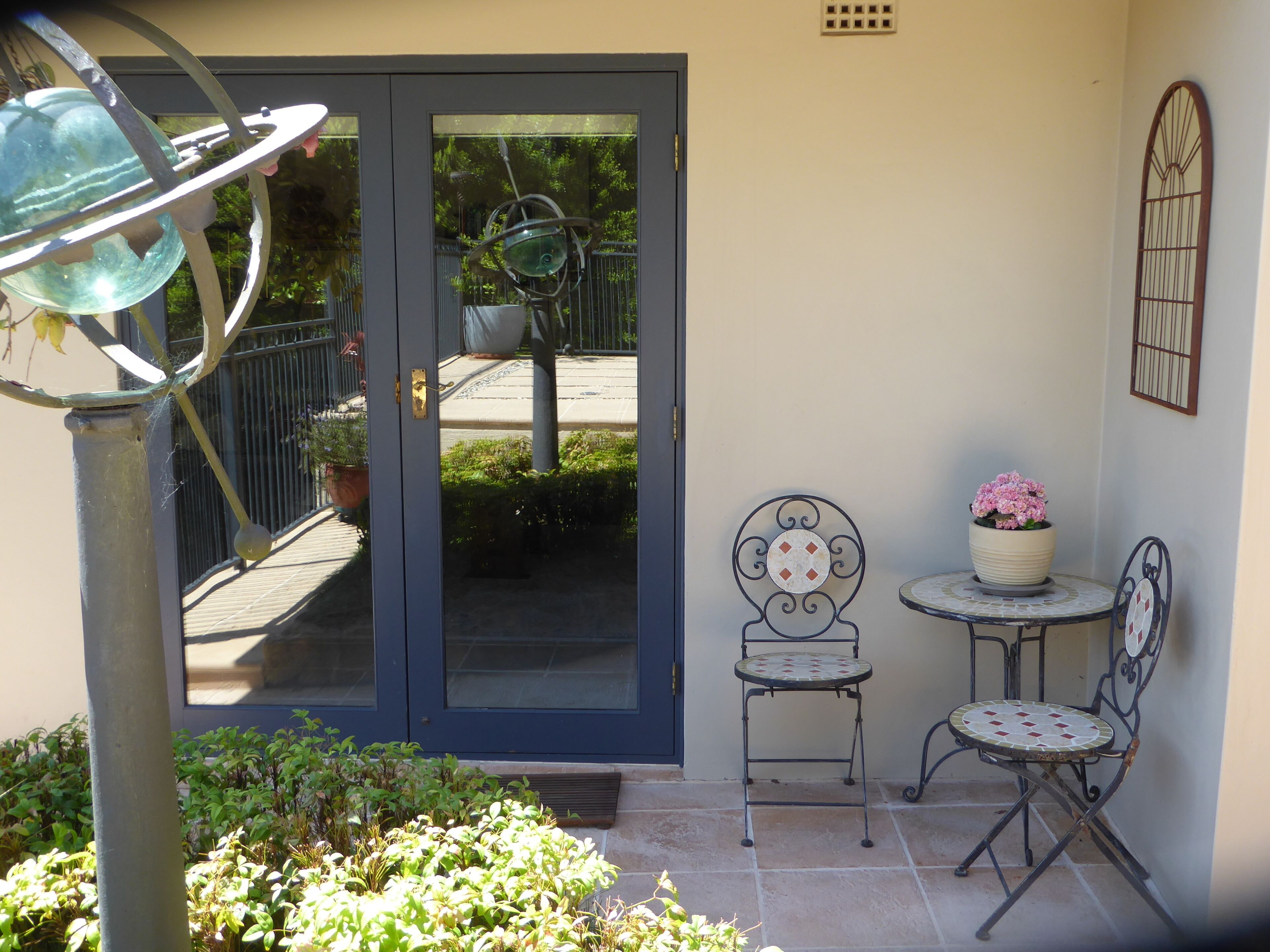 Private Studio below Stunning Heritage Cottage with own entrance — image 12