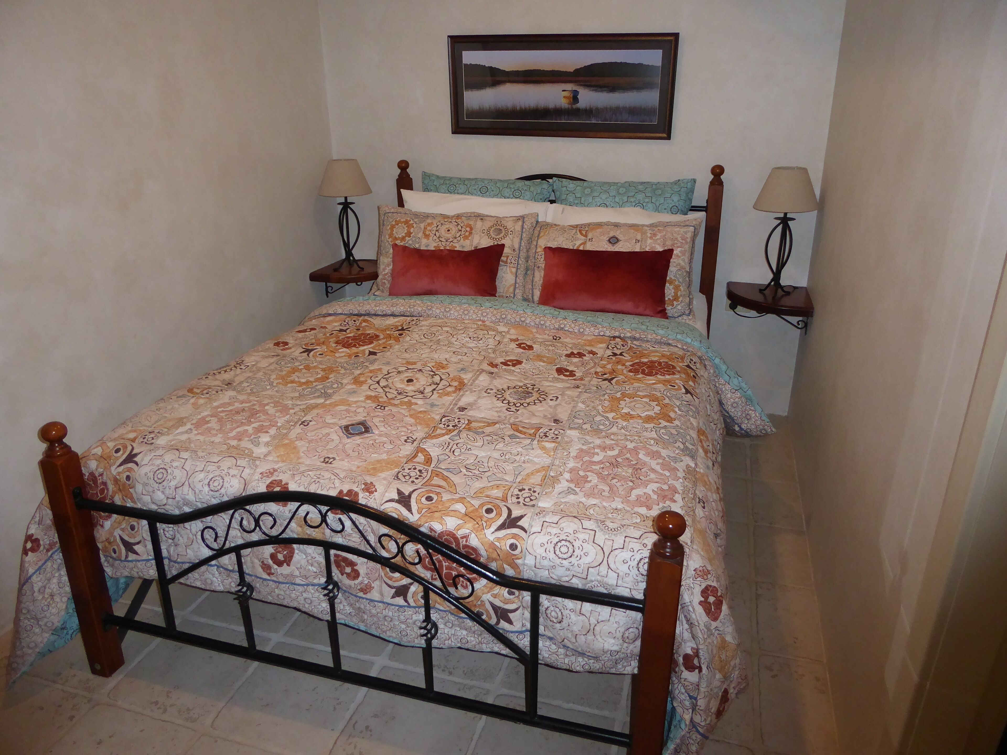 Private Studio below Stunning Heritage Cottage with own entrance