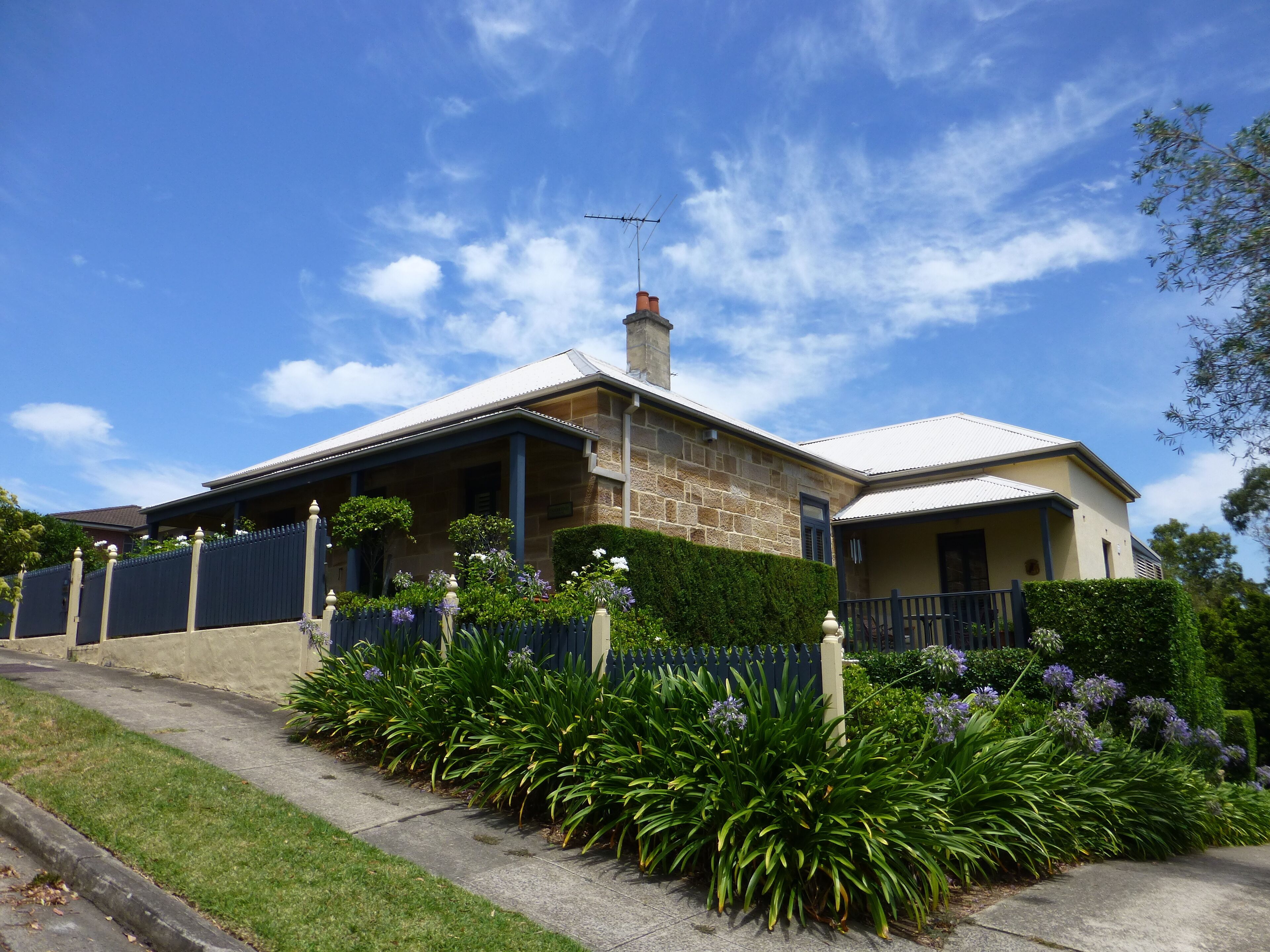 Private Studio below Stunning Heritage Cottage with own entrance — image 16