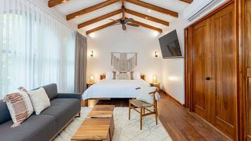 5 bedrooms, free WiFi, bed sheets