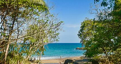 Montezuma Heights "Geco" studio. In between ocean and the wild. Sleeps 2