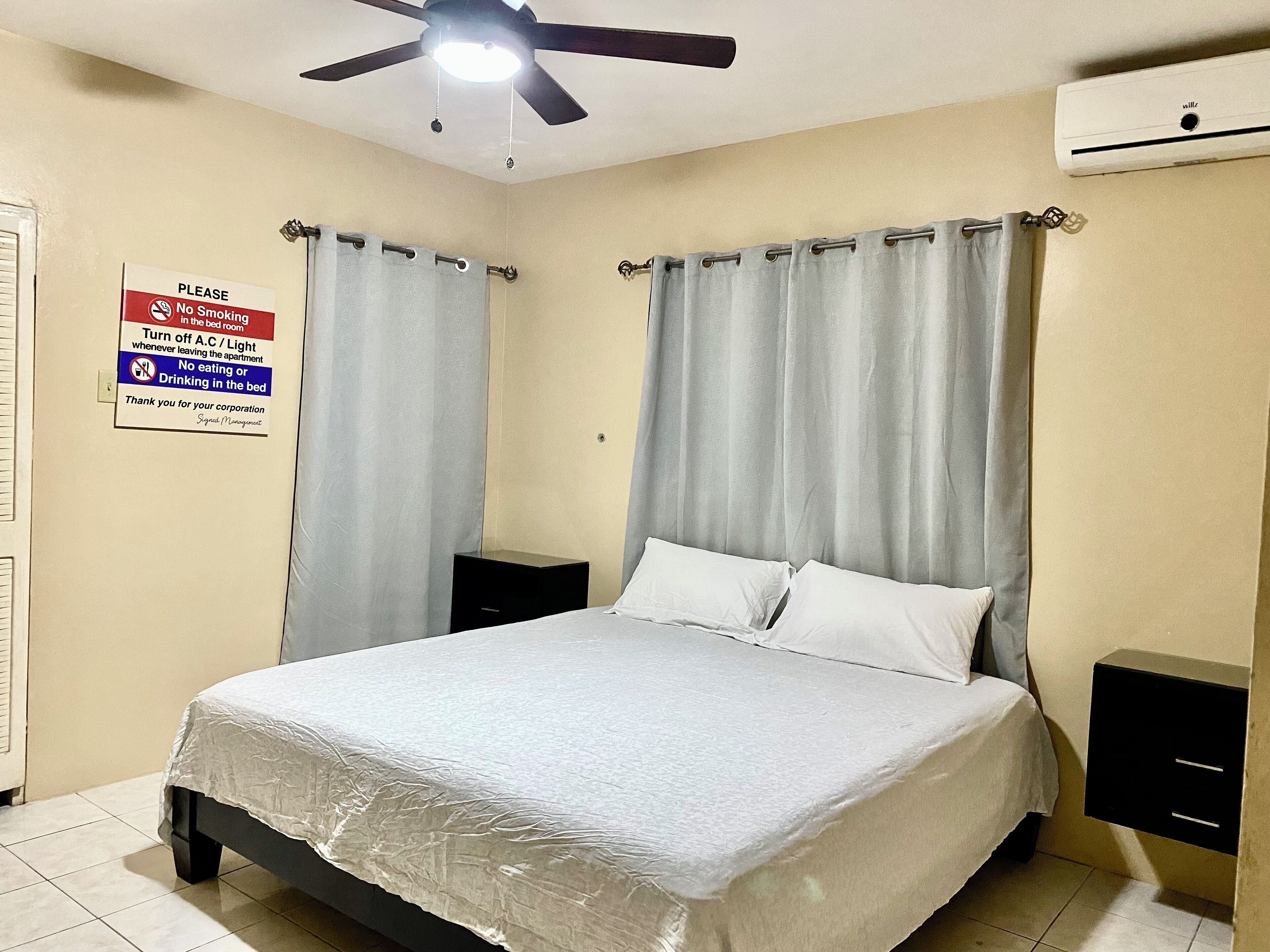 2 habitaciones, tabla de planchar con plancha y cuna de viaje 