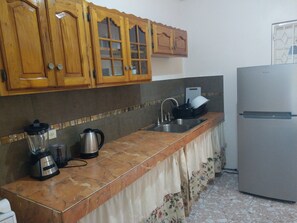 Fridge, microwave, oven, stovetop - Quiet relaxing mountainous get away! (Montego Bay)