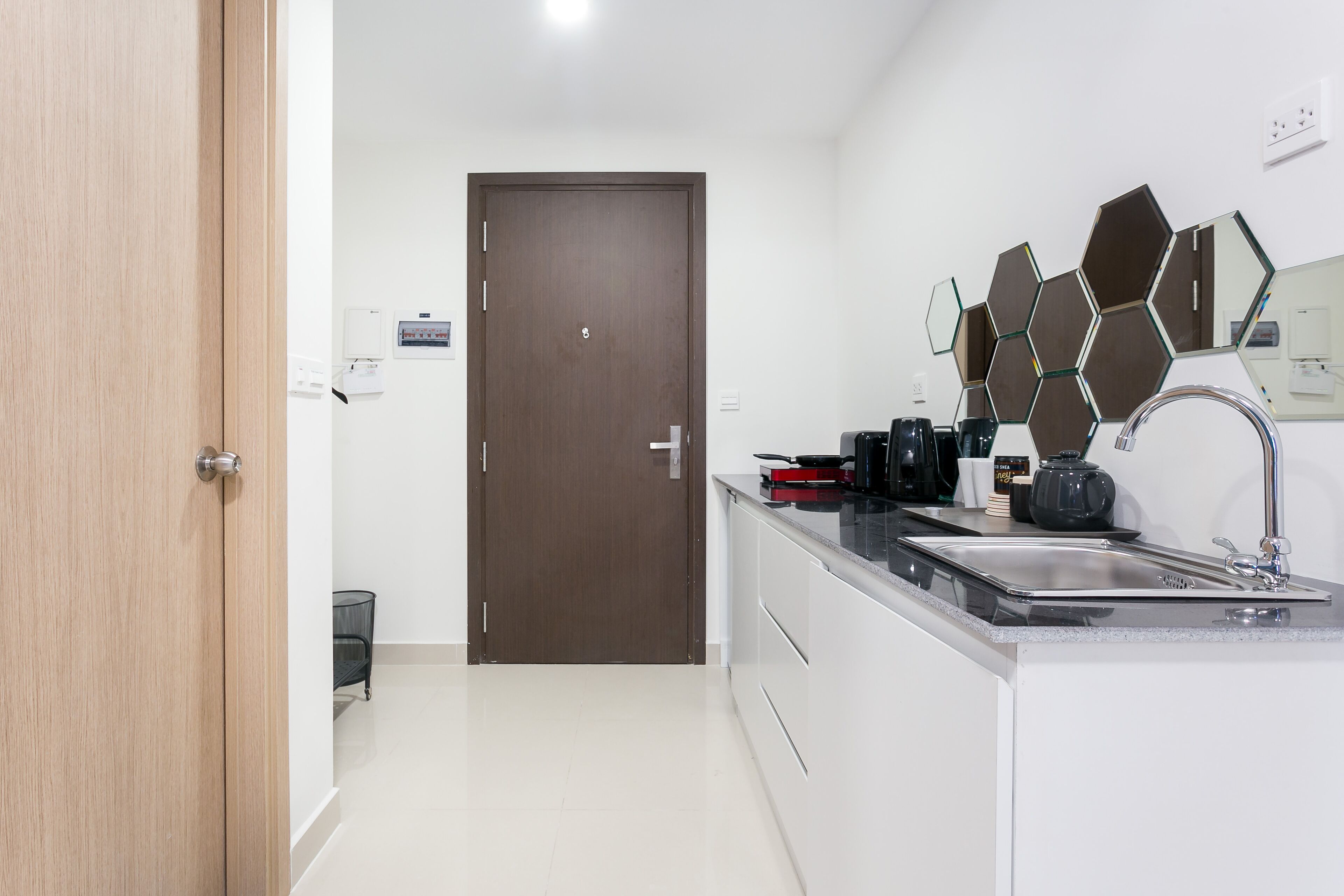 Mini-fridge, toaster