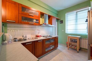 Fridge, microwave, oven, stovetop