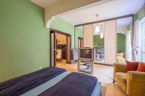 2 Schlafzimmer, Zimmersafe, Schreibtisch, Bügeleisen/Bügelbrett