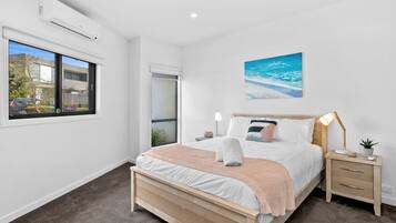 3 slaapkamers, een strijkplank/strijkijzer, wifi, beddengoed
