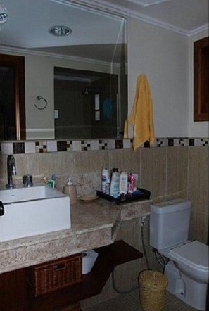 House, Non Smoking | Bathroom | Shower, towels - Casa 4 suites a 200m da Rua das Pedras (Búzios)