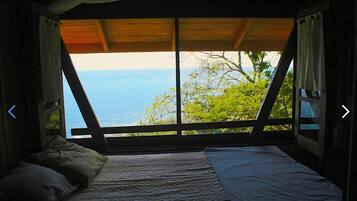 In-room safe, WiFi, bed sheets