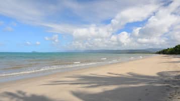 Am Strand, LiegestĂŒhle, StrandtĂŒcher