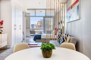 Interior - Backup-Powered Mountain-view Apartment with Big Balcony & Amazing City Views (Cape Town)