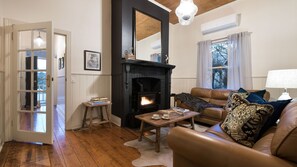 Smart TV, fireplace, Netflix, streaming services