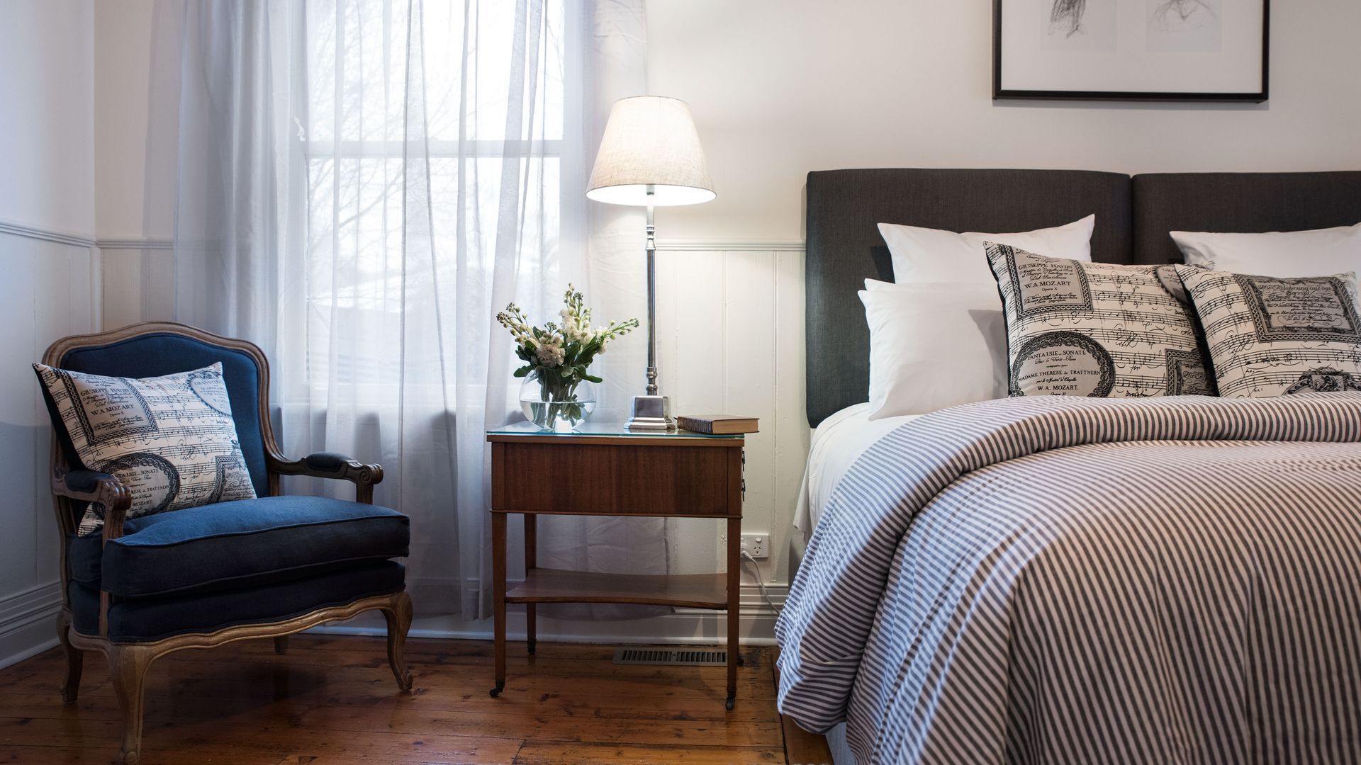 2 slaapkamers, een strijkplank/strijkijzer, internet, beddengoed