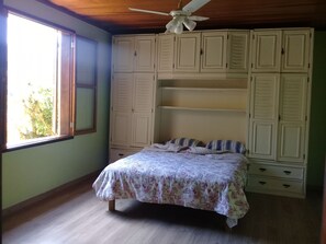 3 dormitorios, escritorio, tabla de planchar con plancha y wifi gratis
