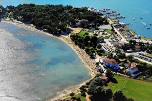 Beach nearby - Sun&Sea Apartments A2(4+2) oversees Medulin bay for a relaxing vacation (Medulin)