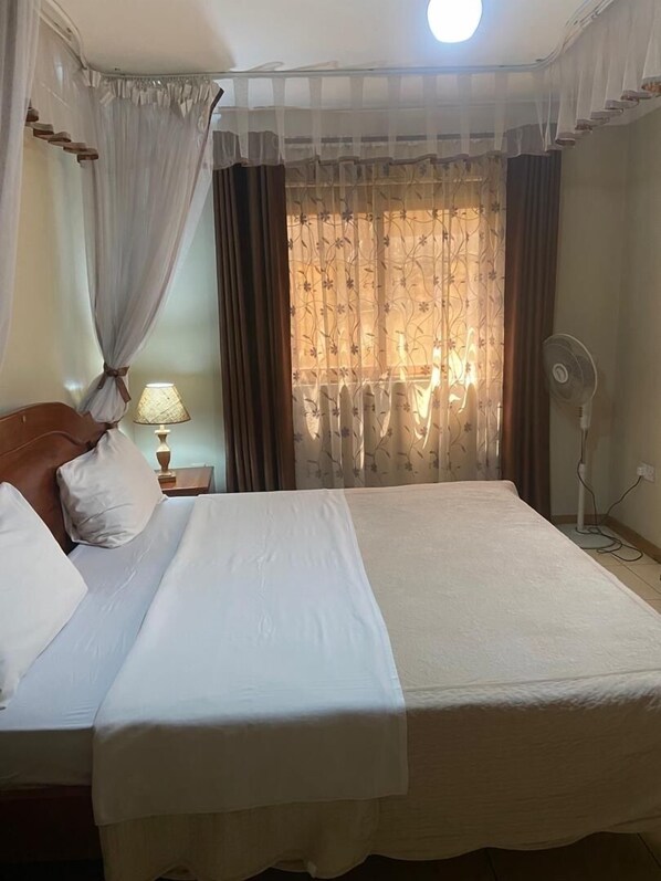 1 Schlafzimmer, Schreibtisch, WLAN