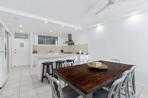 Dining - Lagoon Lodge 008, Beachfront Apartment on Hamilton Island (Hamilton Island)