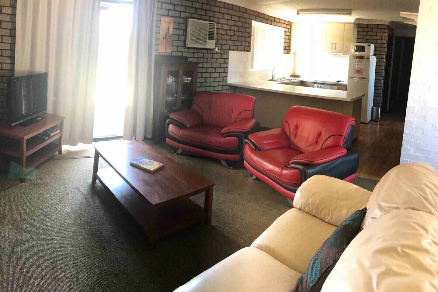 COMFORTABLE 2 BEDROOM VILLA OPPOSITE OCEAN