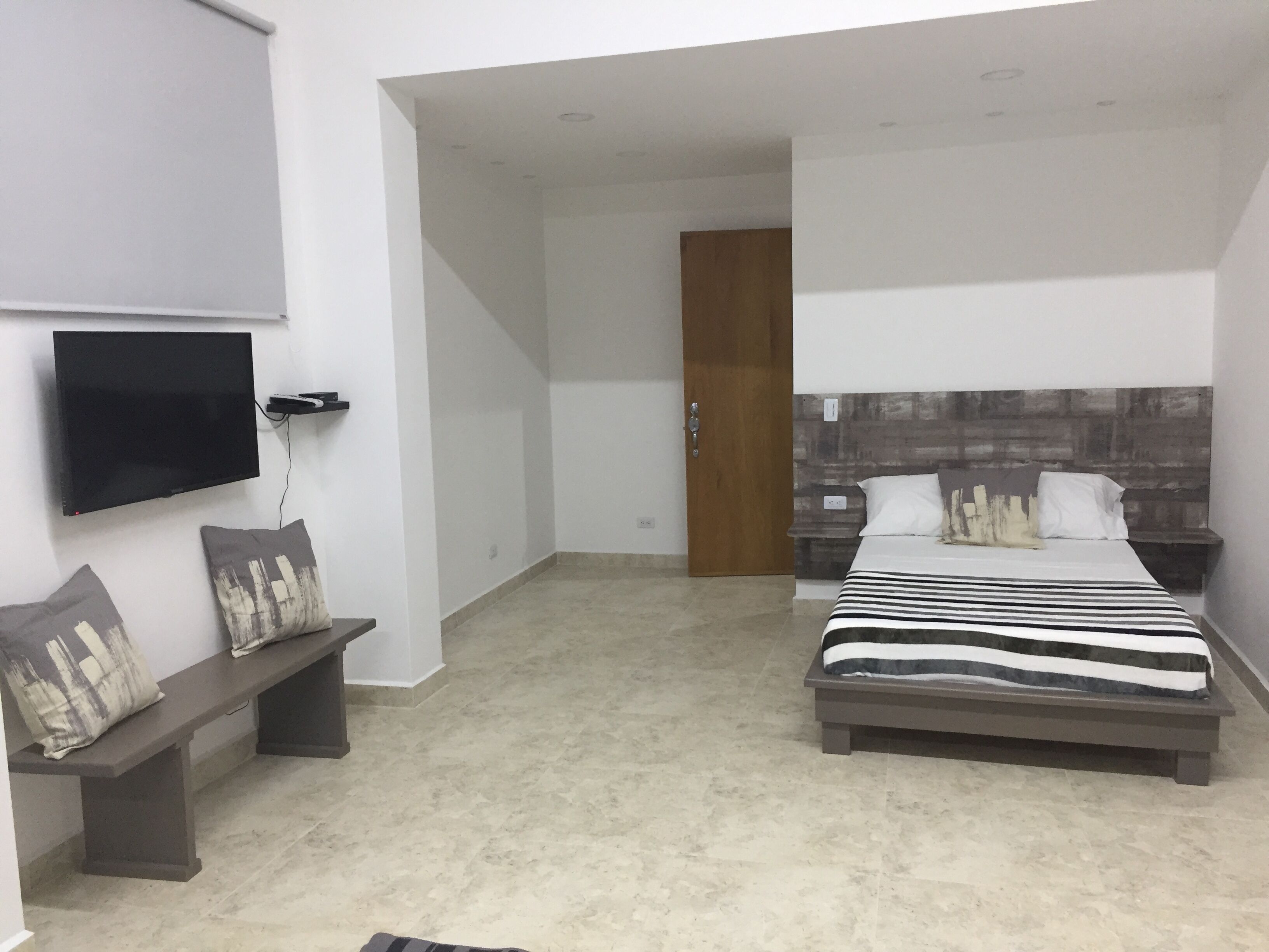 Apartment Suite 30-28 Gray