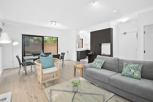 MOUNT  - インテリアデザイン、クージービーチまで5分